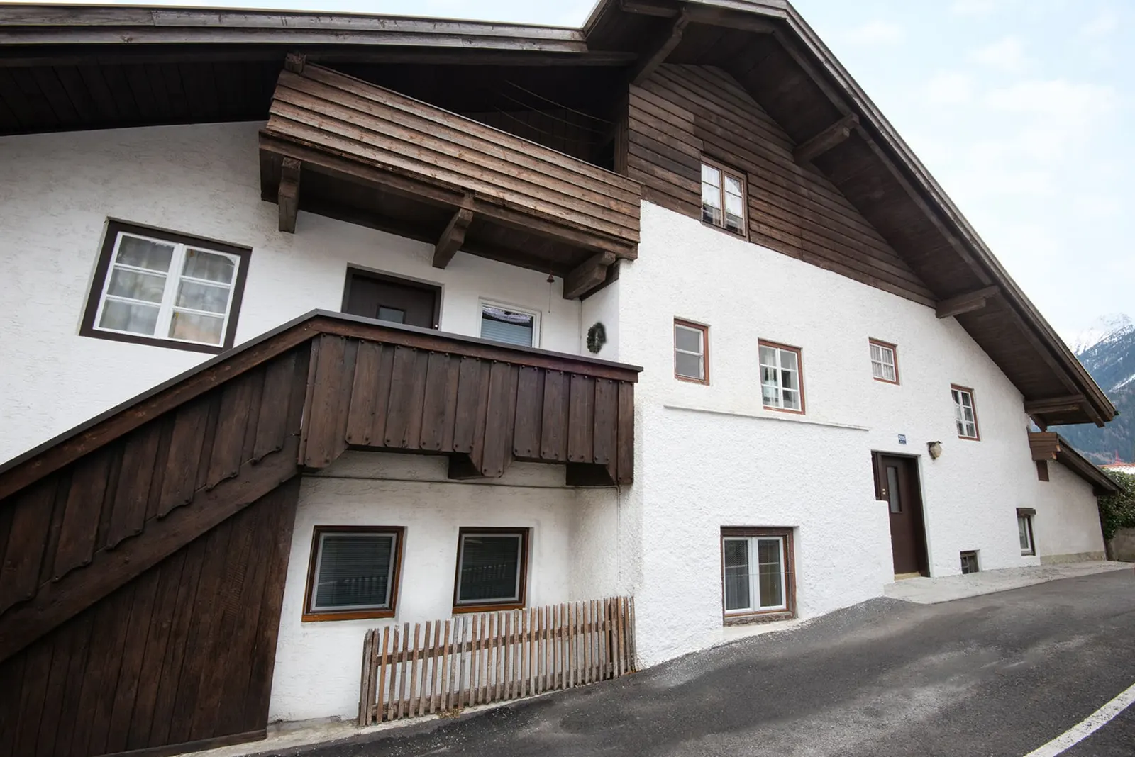 Haus & Umgebung, Apartment Hochzeiger 2560 in Wenns im Pitztal